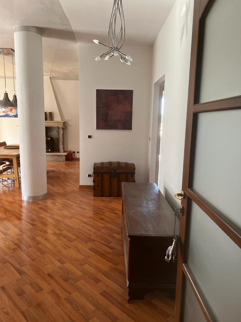 Garda 33 Caprino Veroneseアパートメント 部屋 写真